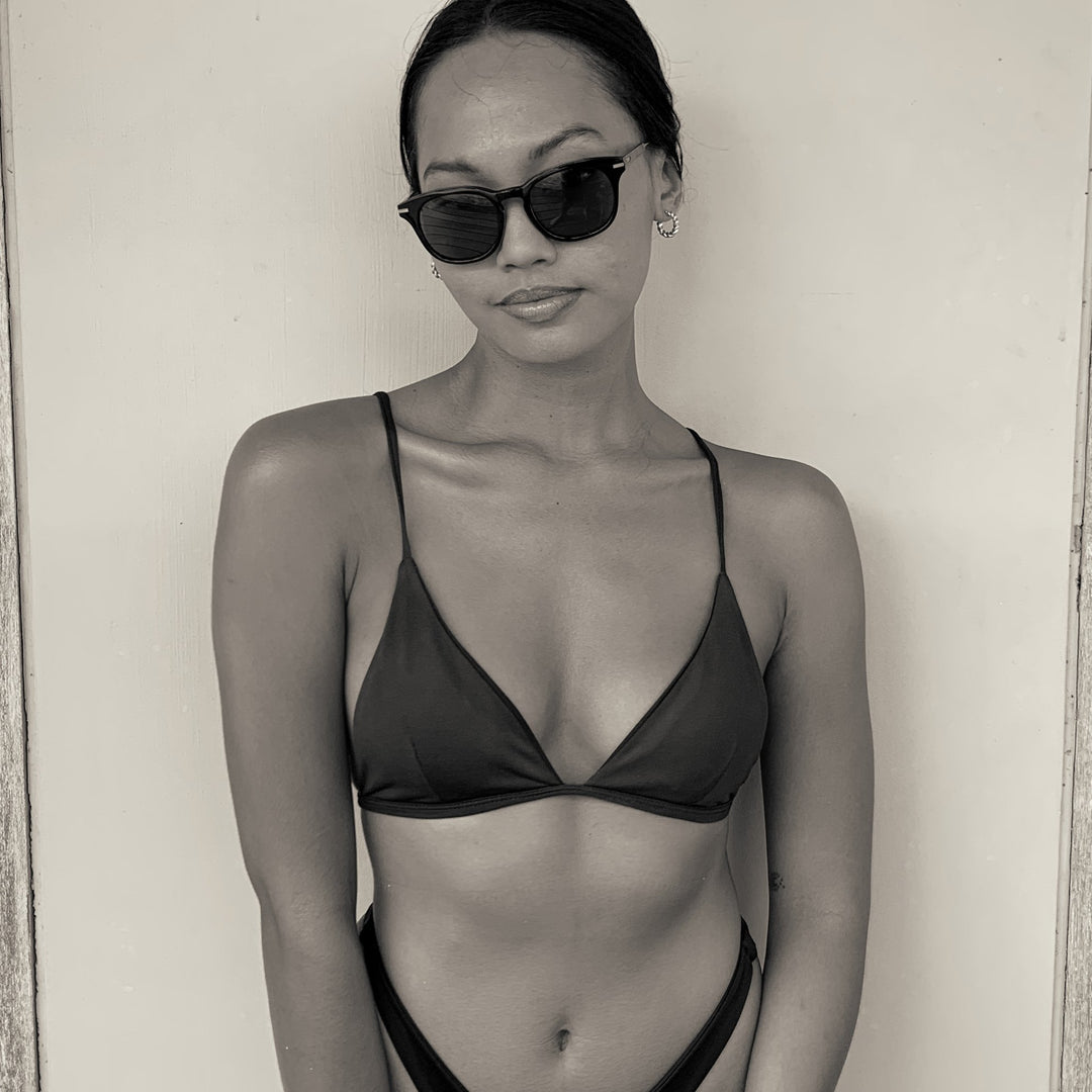 Amayas in gloss black