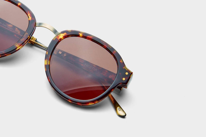 Hestia in amber tort ENKI EYEWEAR 